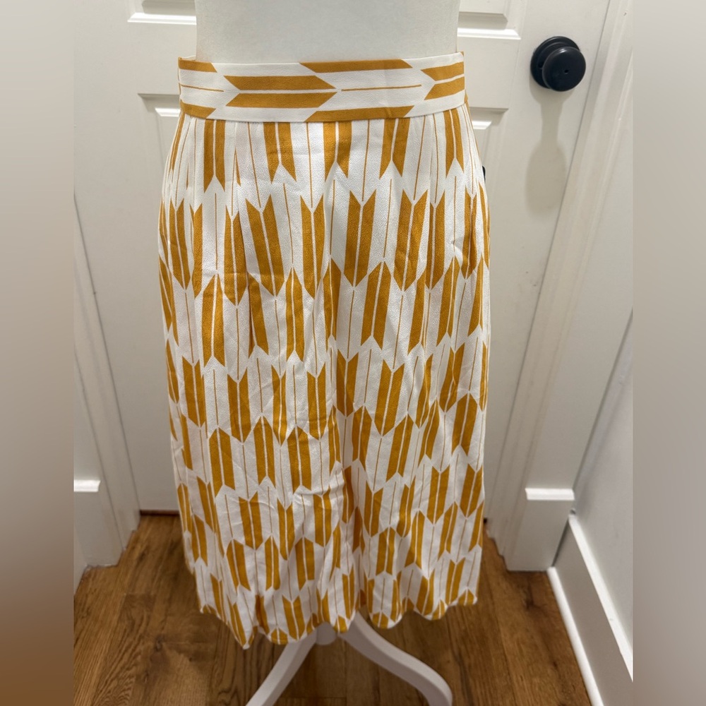 NWT. Pendleton. Goldenrod Arrow A-Line Skirt. Size 4.
